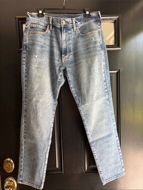 Abercrombie & Fitch Men's Light Wash stretch Slim Straight Jeans. Size 32x30
